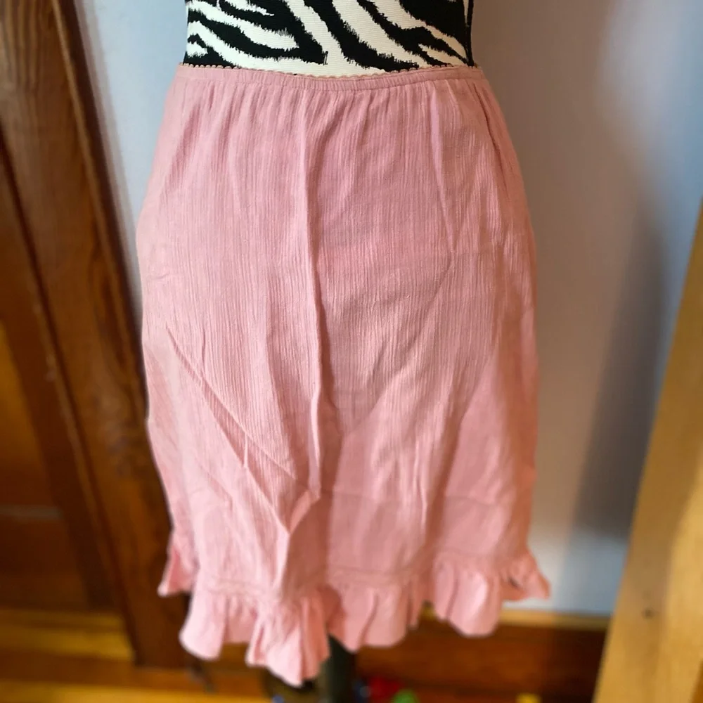 Delia’s pink flirty skirt size small